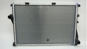 SU RADYATÖRÜ 99-03 BMW E38 BEHR 17111436060